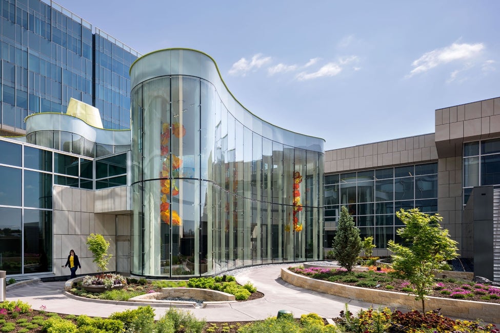 nebraska-medicine-unmc-fred-pamela-buffett-cancer-center-gardenkey